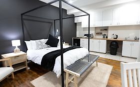 Hilton Avenue Retreat